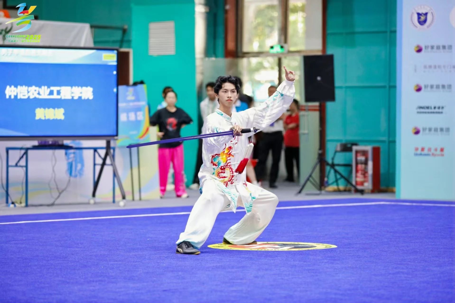 仲恺学子在广东省第十二届大学生运动会上勇夺金牌