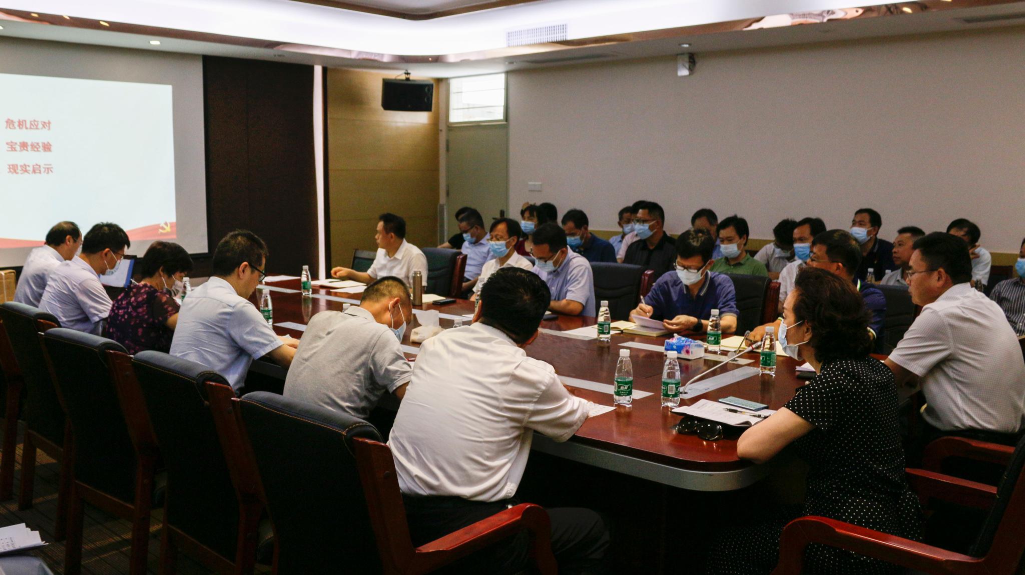 学校召开党委理论学习中心组扩大会暨党史学习教育专题宣讲会