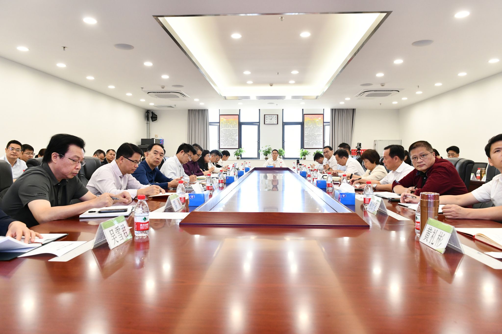 学校党委理论学习中心组召开学习（扩大）会议 专题学习习近平总书记关于新质生产力的重要论述精神