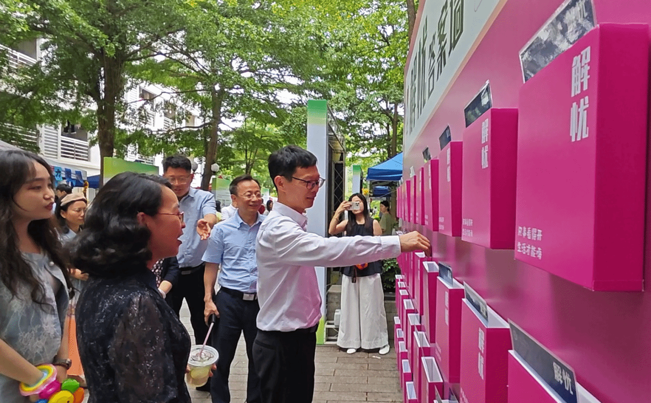 学校举办第十三届“阳光心理 幸福仲园”心理健康教育嘉年华暨心理健康活动月颁奖仪式